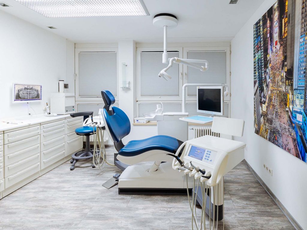 Zahnarztpraxis in Nürnberg | Dr. Schrott | Implantologie | Zahnarzt | Zahnmedizin